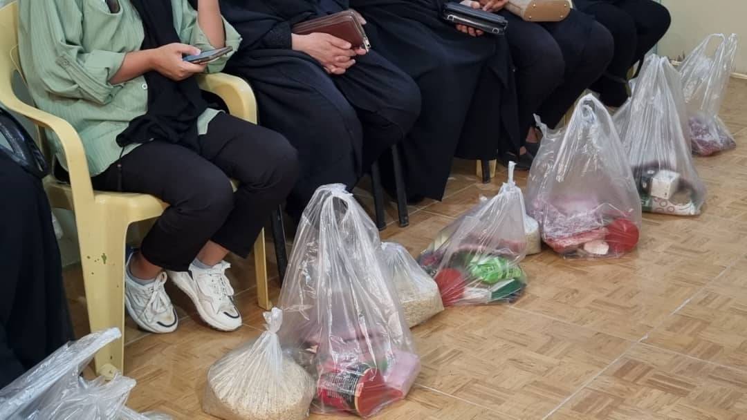 توزیع بسته های مواد غذایی در شهرستان جزیره مینو